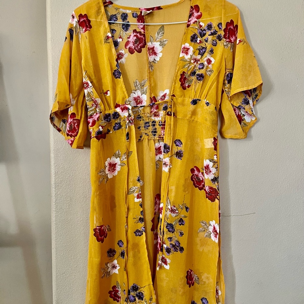 Kimono. Long, side slits. new without tags